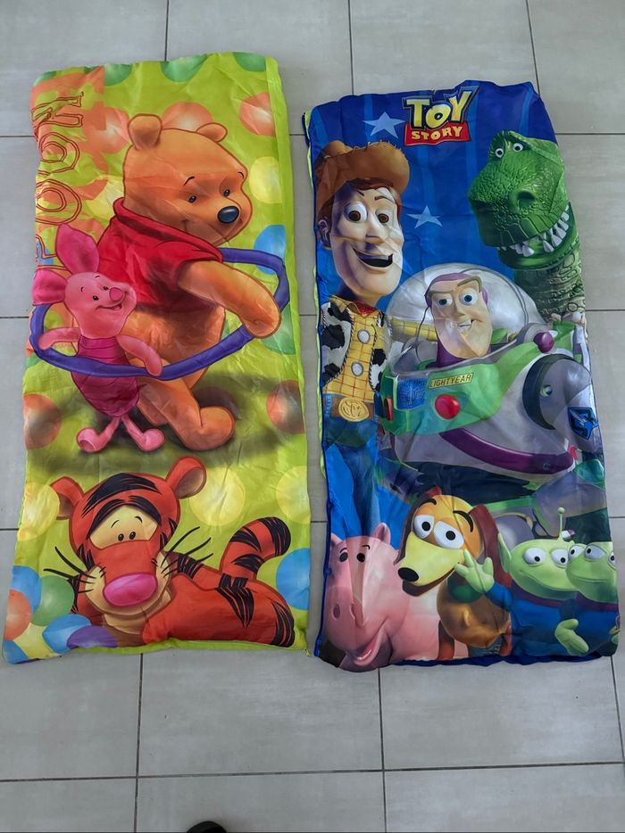 Lot de 2 duvets enfants Winnie l’ourson et Toy story Disney