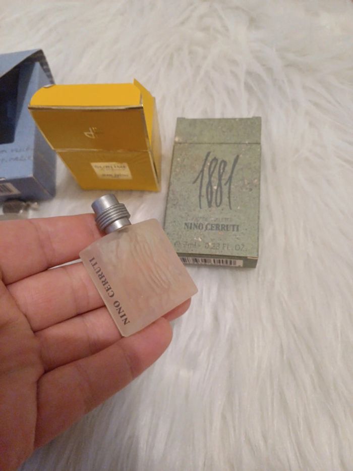 Lot de parfum miniatures différents marques - photo numéro 2