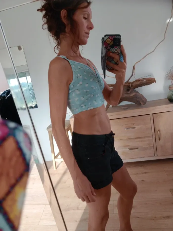 Top femme 36 bleu clair avec petites fleurs c26 - photo numéro 3