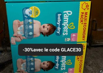 Deux cartons de couches Pampers taille 4 normal