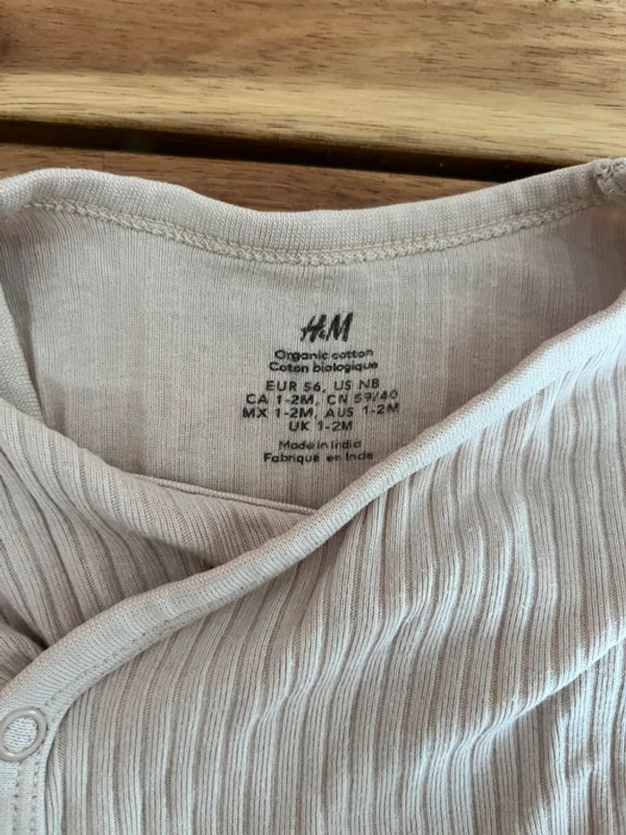 Body H&M - 1 mois - photo numéro 2