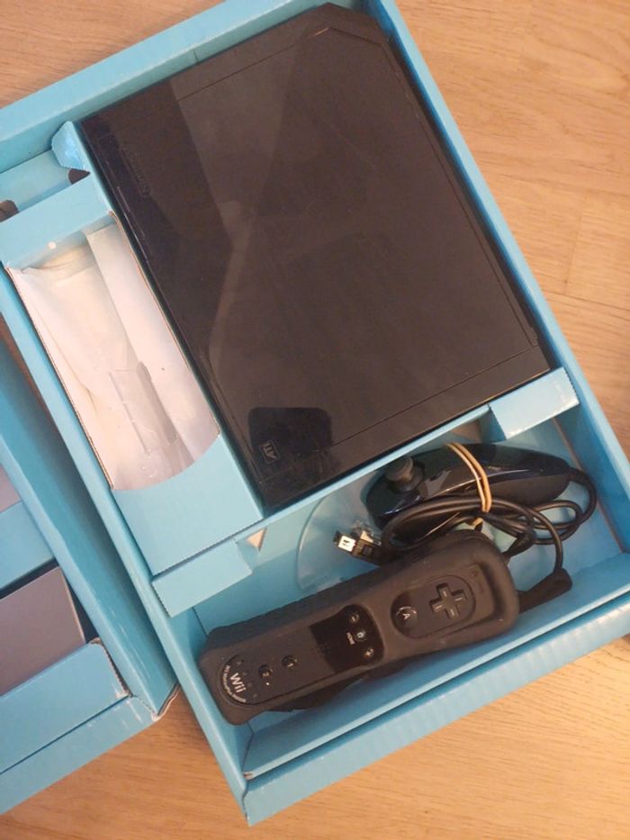 Pack Nintendo Wii Noire + adaptateur HDMI - photo numéro 7