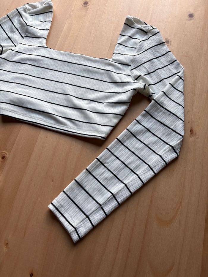 Crop top rayé blanc/noir – XS – très bon état – style décontracté - photo numéro 4