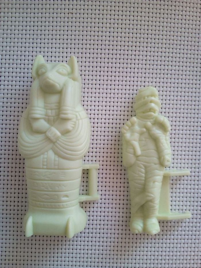 2 figurines * prix 2e * kiki60230