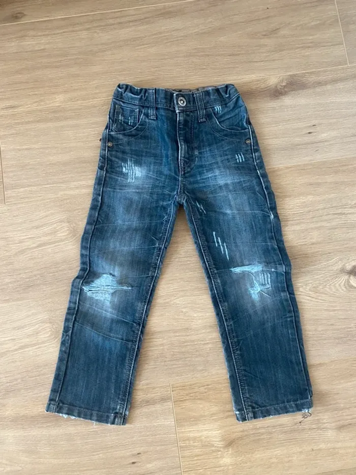 Jean effet troué