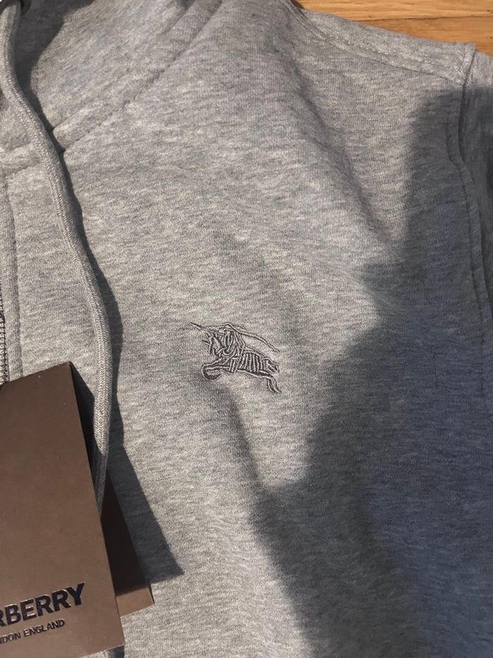 Pull à capuche Burberry neuf - photo numéro 7