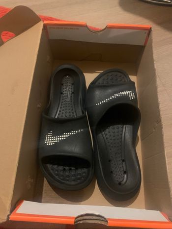 Claquette nike noir taille 37/38