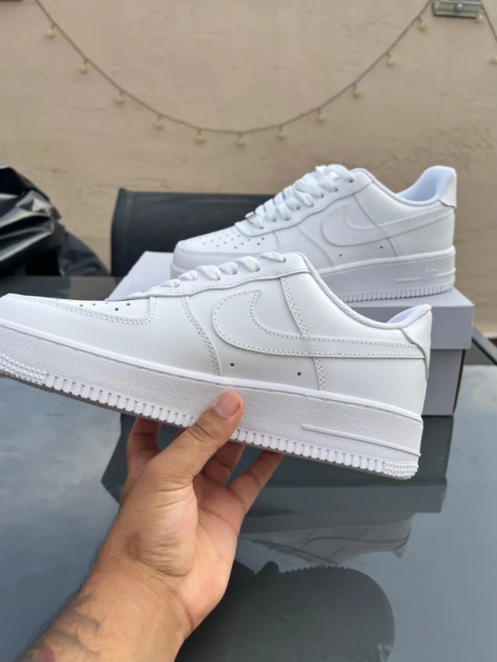 Nike Air Force 1 Low '07 Blanc 38.5 - photo numéro 2