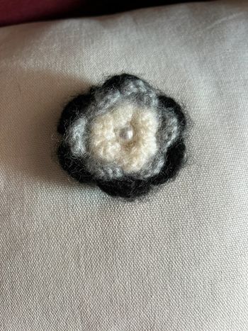 Broche en laine pure