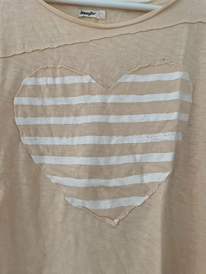 Haut t-shirt beige crème avec motifs coeurs rayures à manches courtes col rond - photo numéro 2