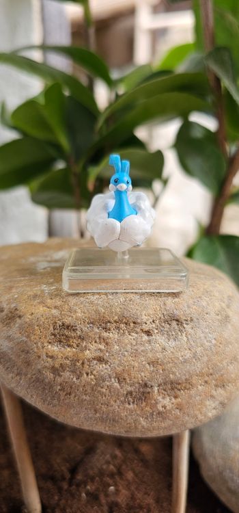 Petite Figurine Pokemon Nintendo avec socle Altaria 