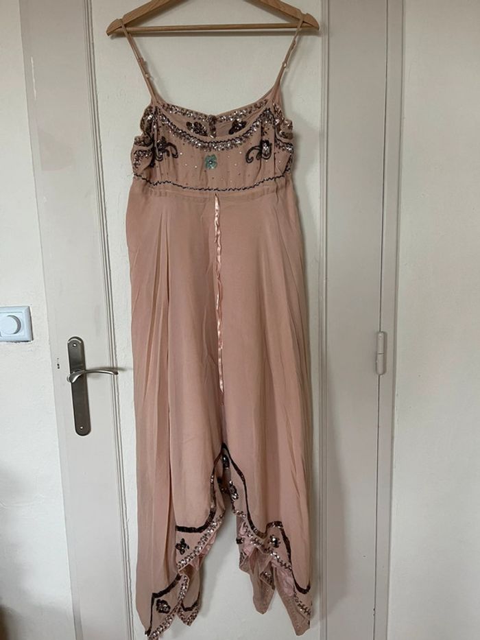 Robe fluide Stella Forest taille 38 – sequins paillettes décolleté & bas – élégante & féminine