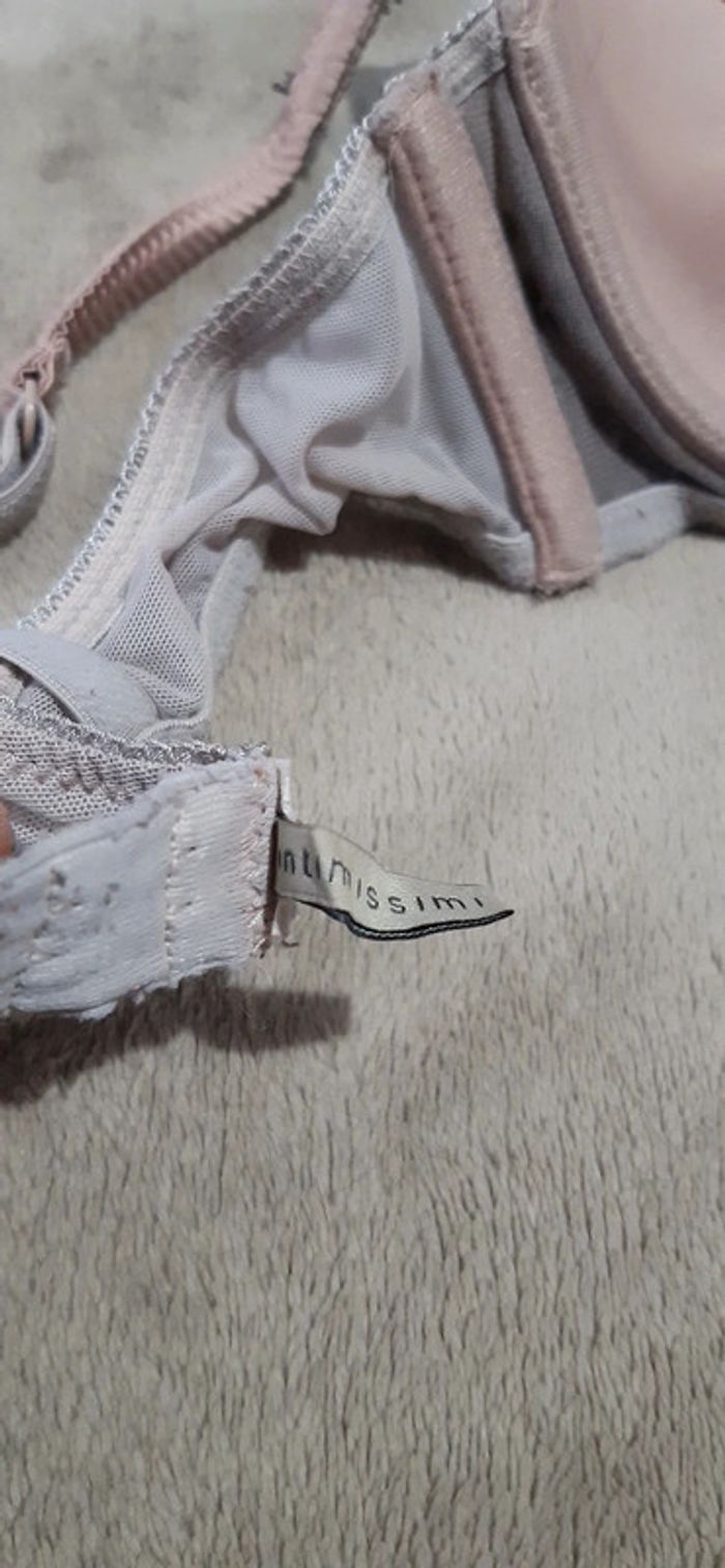Soutien gorge rose et noir - photo numéro 3