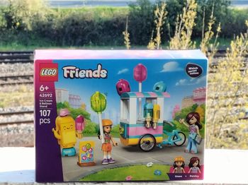 Lego Friends le stand de glace et de ballon 