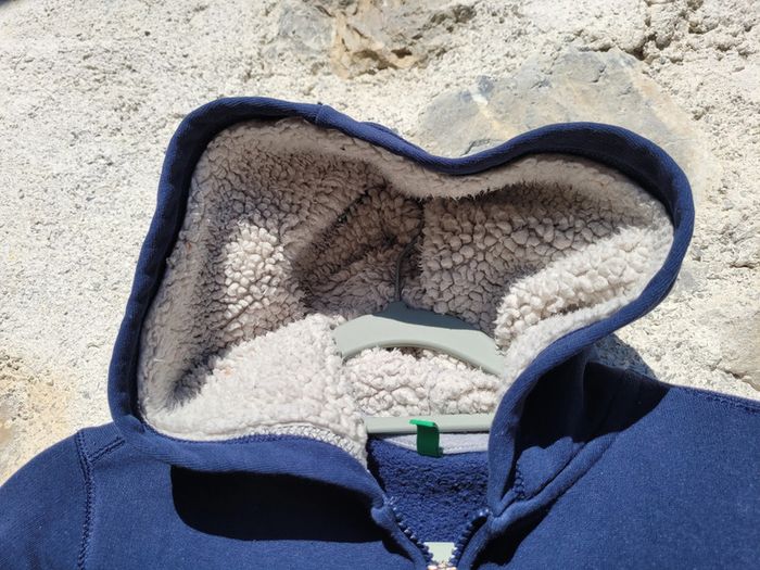 Superbe veste sweat à capuche garçon United Colors of Benetton, marine et crème, 10/11 ans - photo numéro 3