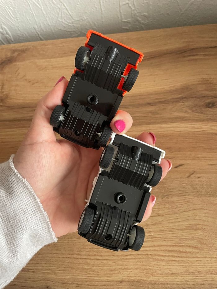 Lot de 2 petites voitures blanche & orange - photo numéro 2