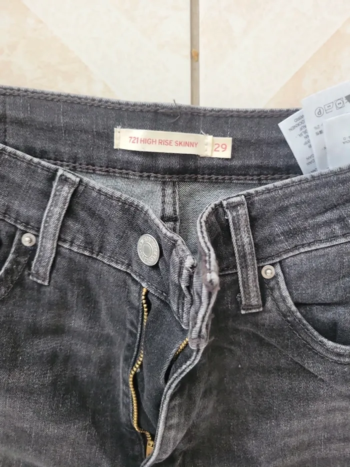 Jean Levi strauss  skinny taille 29 ou 38 - photo numéro 2