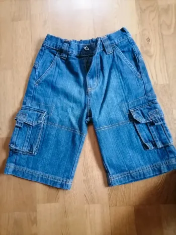 Vend short en jeans taille 5 ans