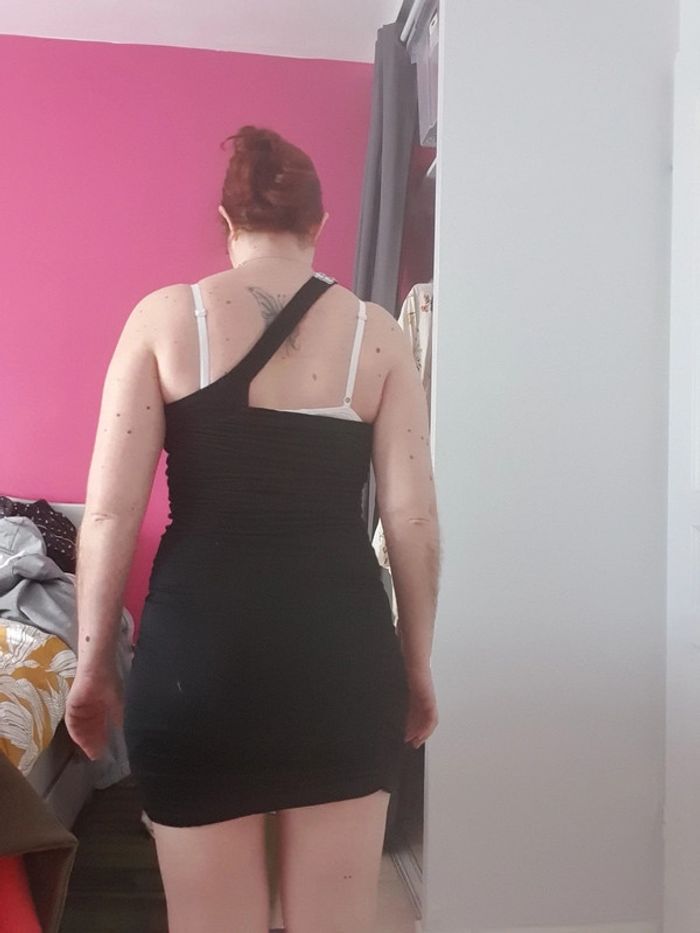 Robe noire 1 bretelle avec strass - photo numéro 2