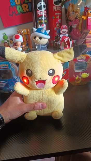 Peluche parlante Pikachu