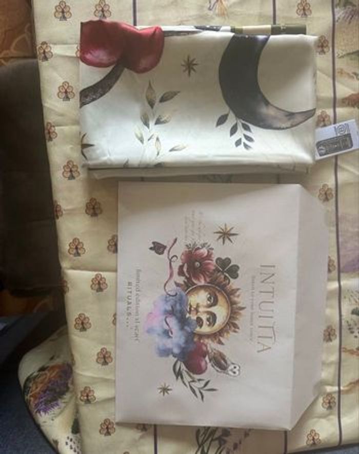 Foulard édition limitée intuitia