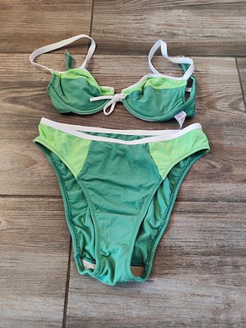 Maillot de bain deux pièces vert 8Huit Taille 36/85B avec armatures