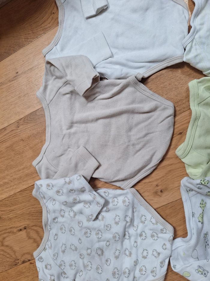 Lot de 6 bodies taille 0mois - photo numéro 10