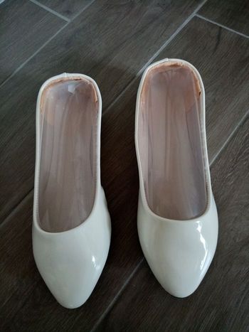 Neuves Ballerines blanches  femme imitation cuir