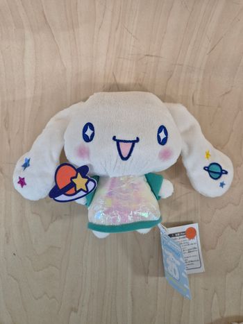 Petite peluche Sanrio Cinnamoroll "Cosmic Café" : verte