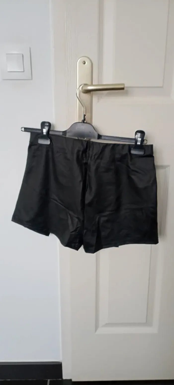 Short simili cuir Shein - photo numéro 3