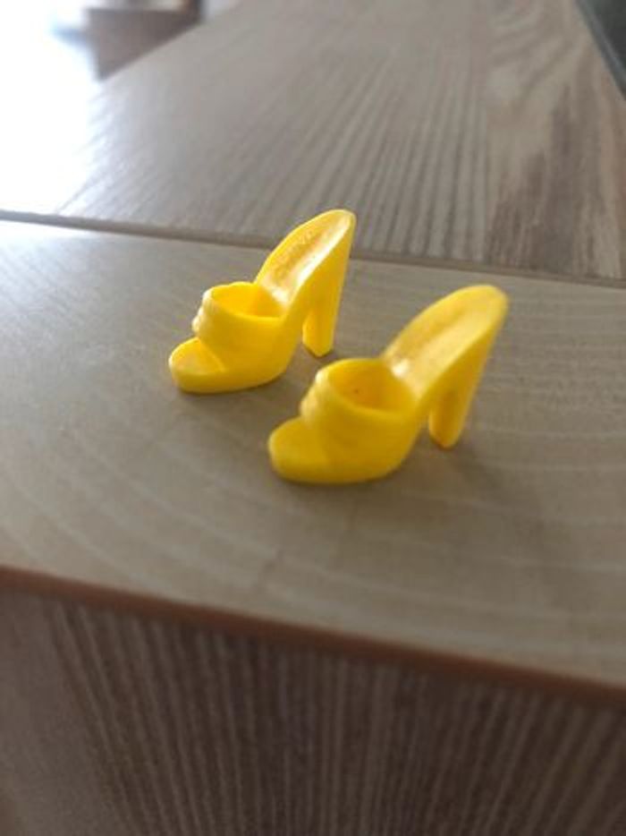 Paire de chaussure barbie accessoire jaune