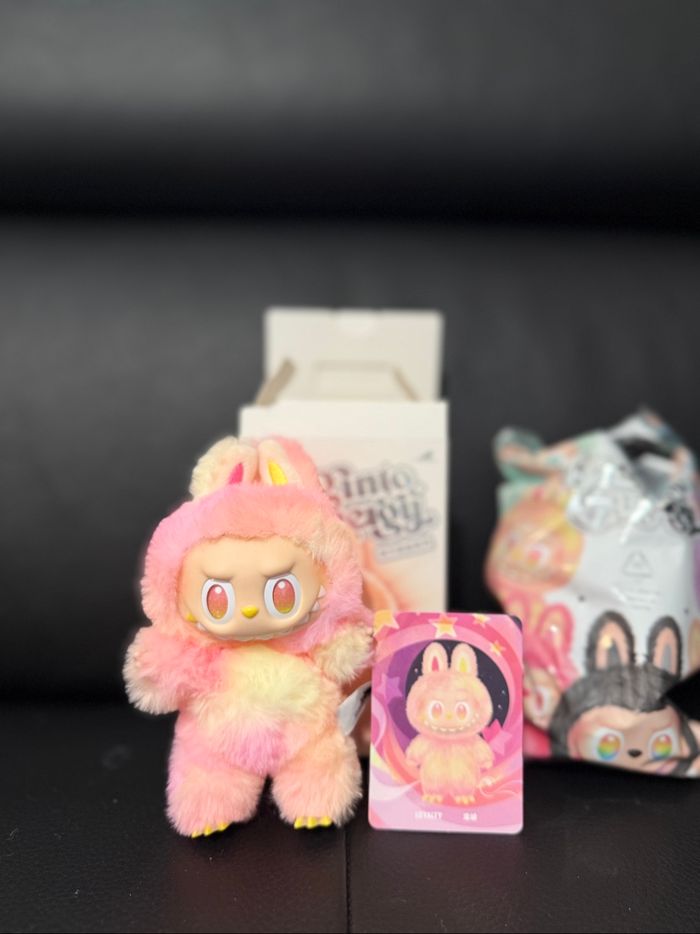 Popmart Labubu Big into energy