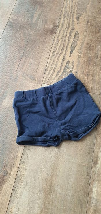 Short orchestra 18 mois en très bon état