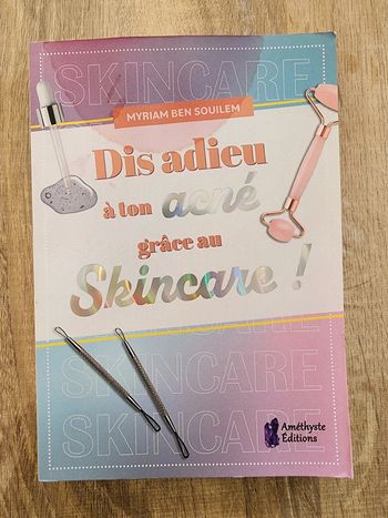 Livre "dis adieu à ton acné grâce au skincare" de Myriam Ben Souilem