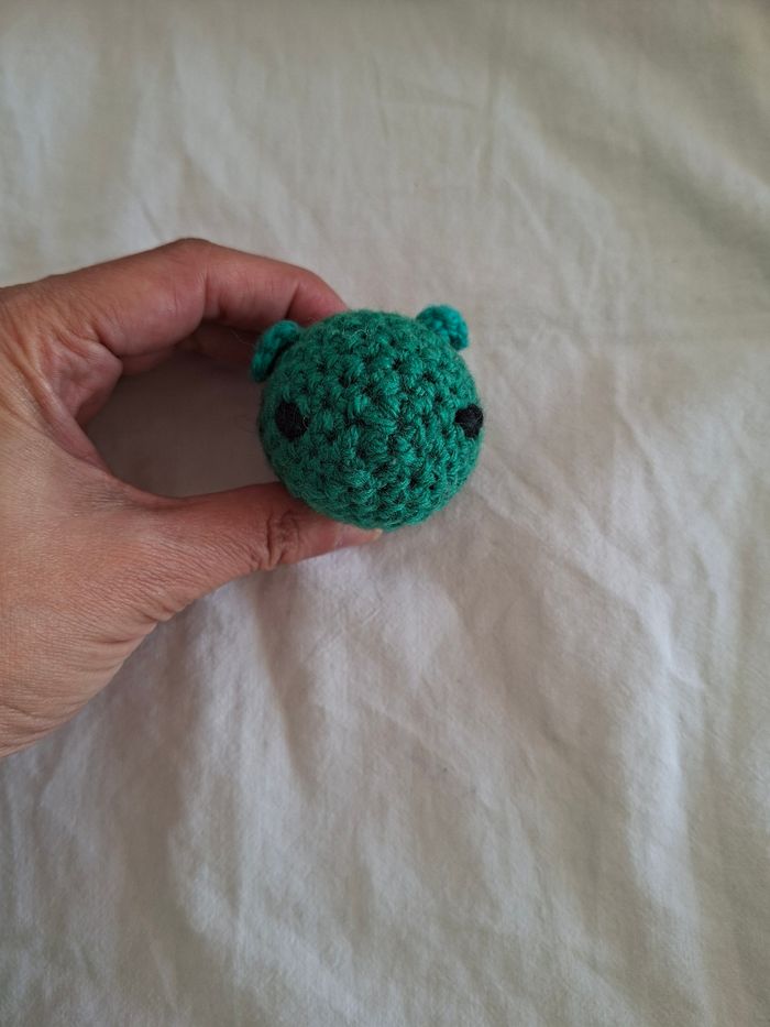 Petite abeille au crochet pour chat - photo numéro 2