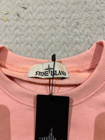 Pull Rose Stone Island / Taille M / Logo Noir / Sans Capuche 