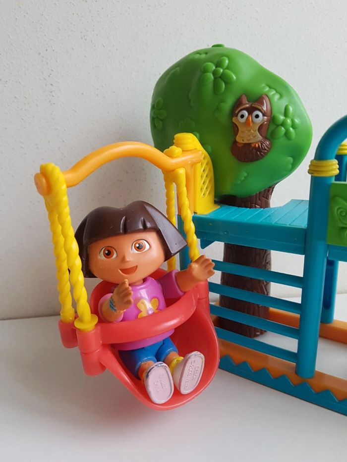 2 livres Dora L'exploratrice, figurine et aire de jeux - photo numéro 3