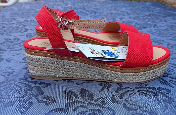 Sandales rouges femme semelles compensées taille 37 confortables - photo numéro 3