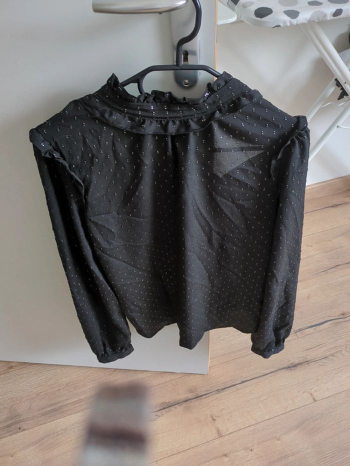 Blouse noire à sequins