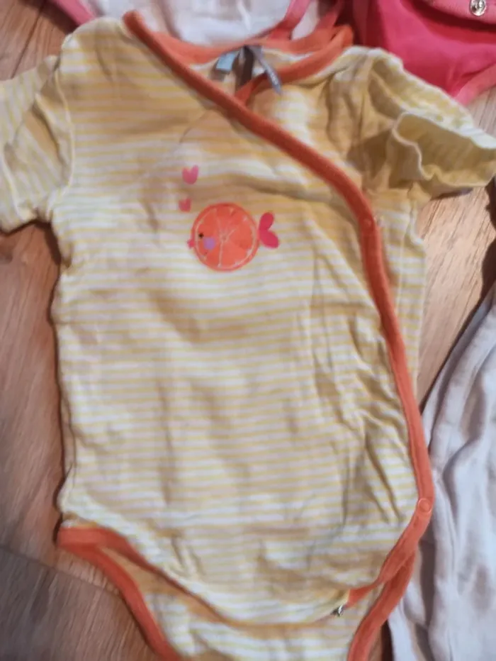 Lot de 5 bodies - photo numéro 2