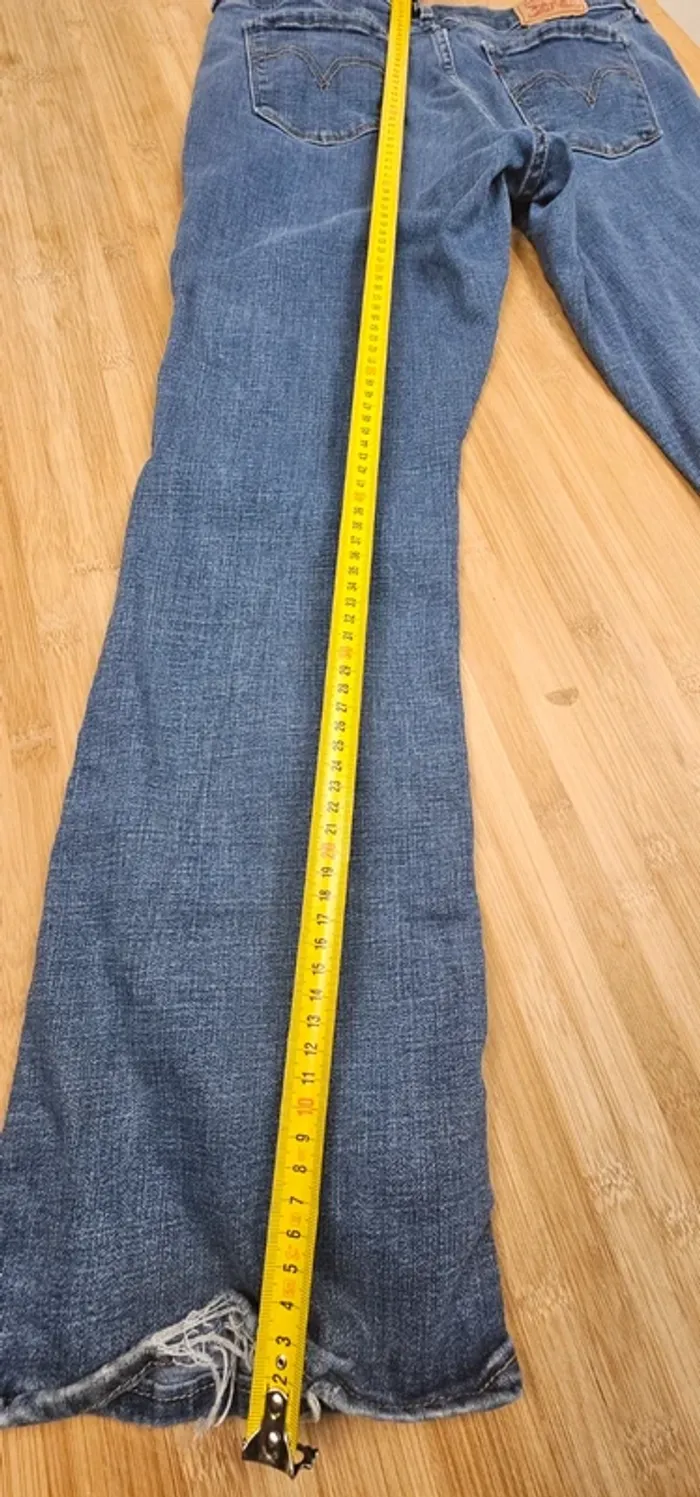 Levi's un peu évasé par le bas + patch offert classic bootcut T:40 W31 L30 - photo numéro 11