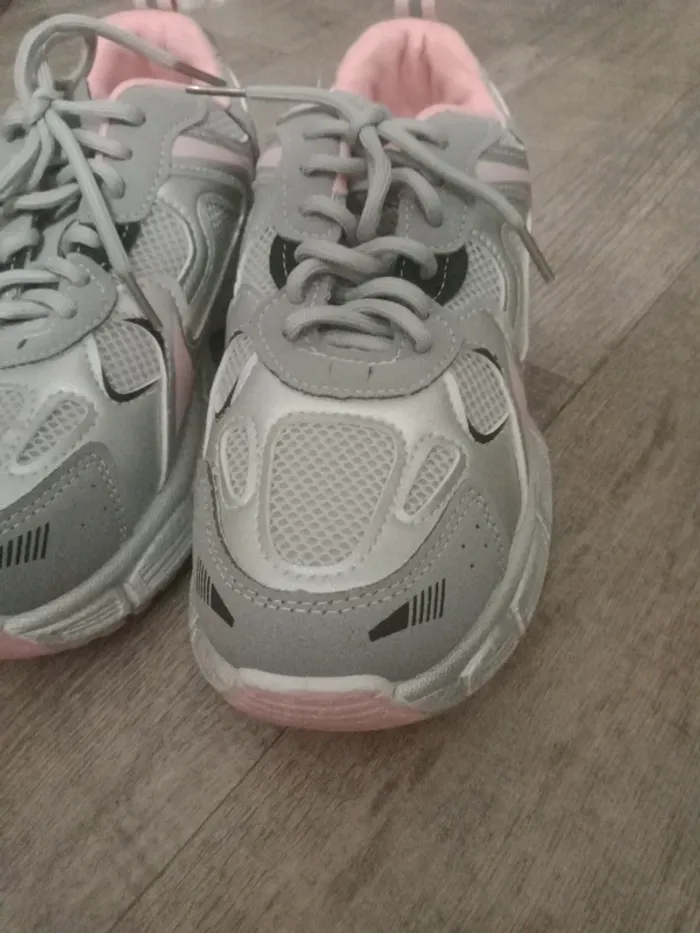 Paire de baskets argenté - photo numéro 3