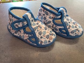 paire de chaussons garcon pointure 23