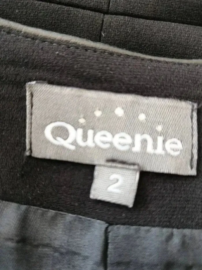 Blazer noir Queenie ,coupe cintrée et évasé ,fermeture pinces dorées metalliques - photo numéro 7
