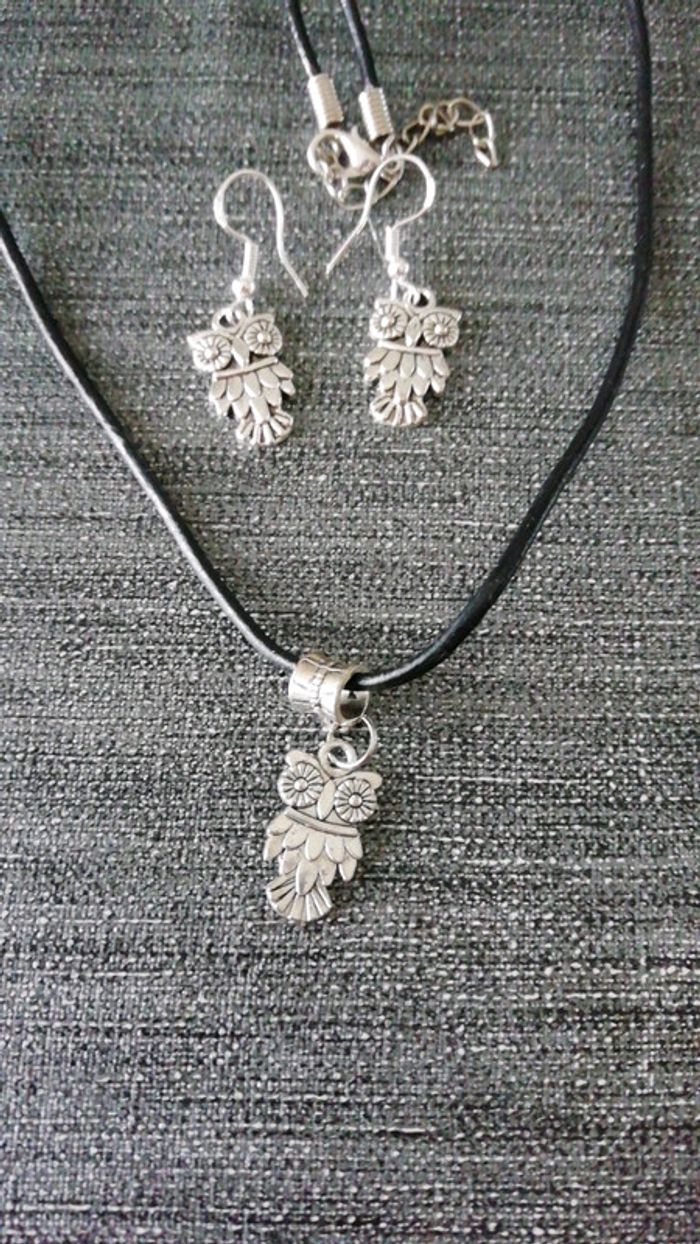 Ensemble pendentif et boucles d'oreille hiboux