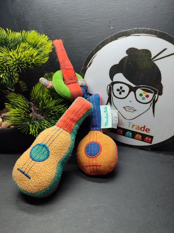 Moulin Roty Hochet Guitare Les Zig et Zag pouet banjo doudou peluche orange bleu