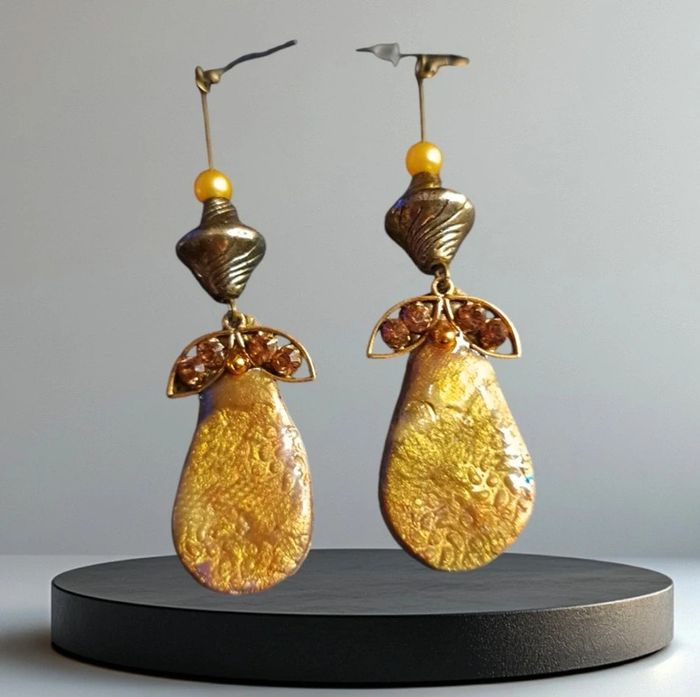 Boucles d'oreilles pendante en résine et pâte polymere - photo numéro 2