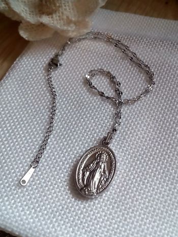 Collier argenté Vierge