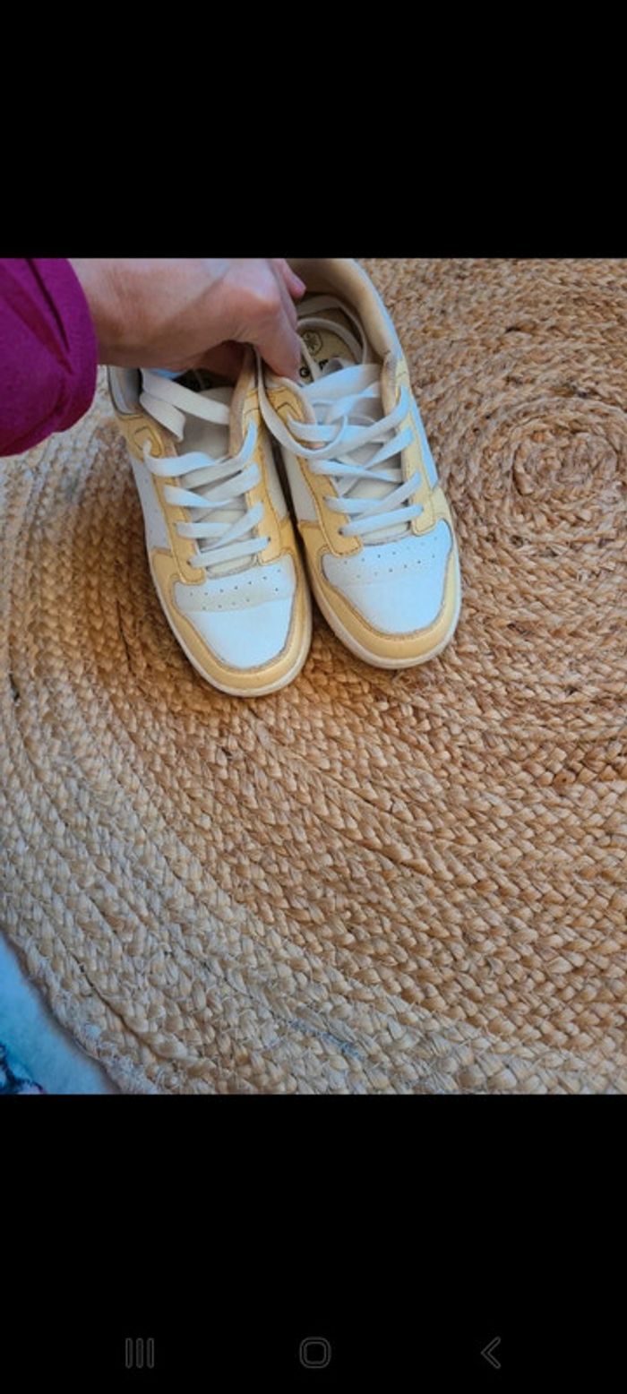 Baskets jaune et blanche - photo numéro 8
