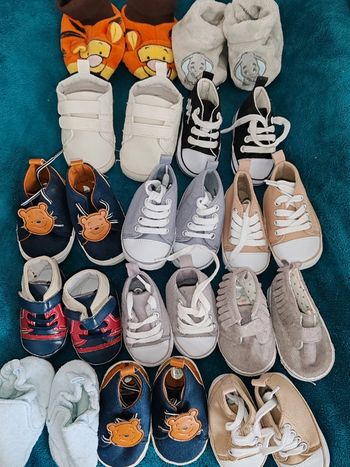 Lot de 13 chaussures .